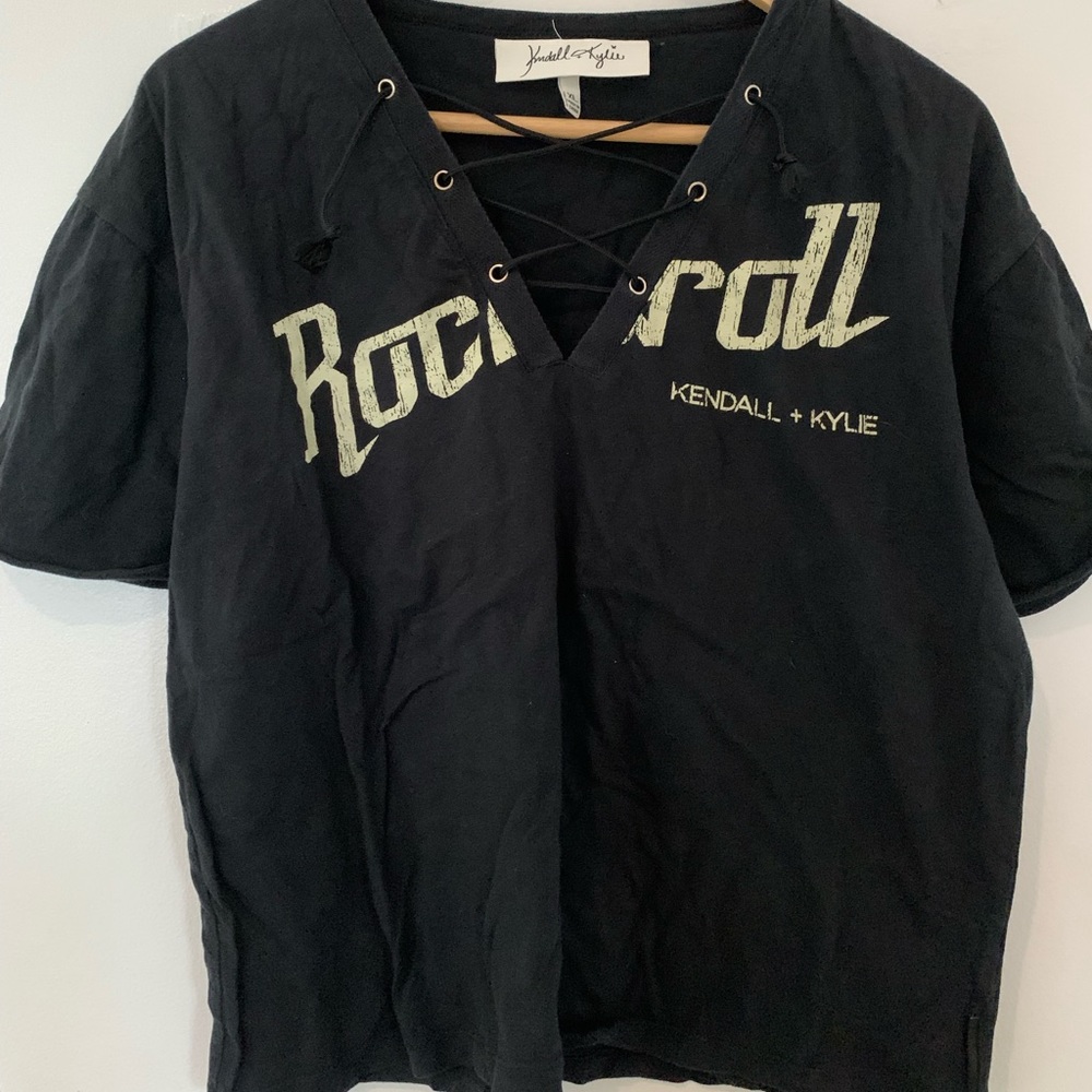 Kendall & Kylie shirt 🤍